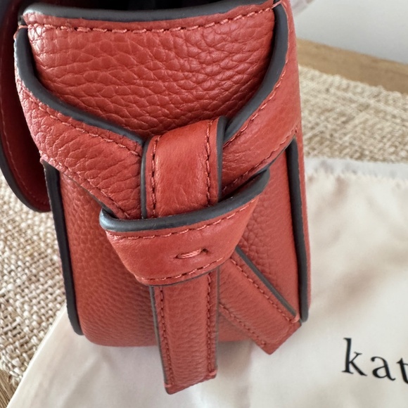 KATE SPADE NEW YORK Crossbody Brown Knott NEW with TAGS in Autumn Oak - Picture 4 of 15